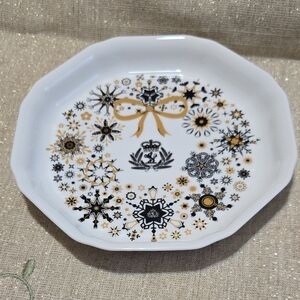 Wedgwood White and Gold Patterned Plate